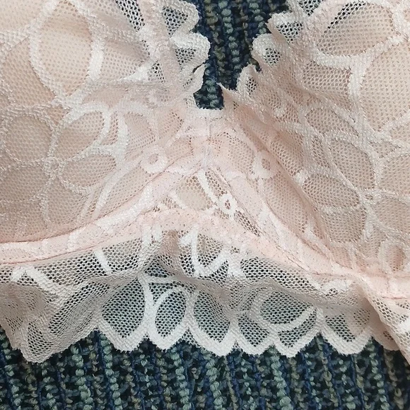 Pink Victoria’s Secret White Lace Halter Top Bra Bralette Small AA-C - Picture 3 of 7
